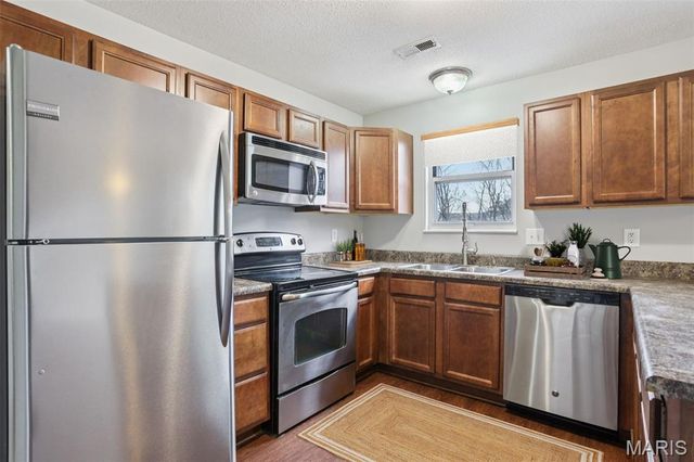 1361 Forest Creek Drive 3, St Peters, MO 63303