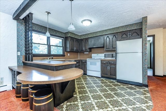 43 Ledgewood Dr, Danvers, MA 01923