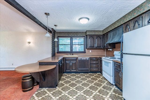 43 Ledgewood Dr, Danvers, MA 01923
