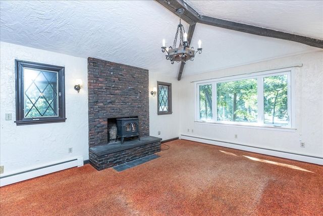 43 Ledgewood Dr, Danvers, MA 01923
