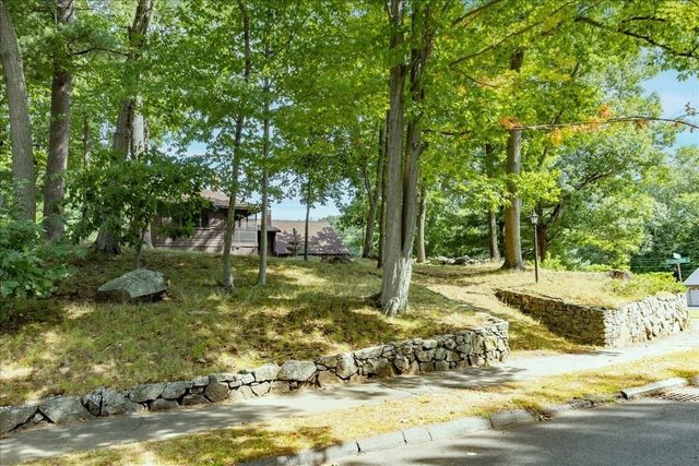 43 Ledgewood Dr, Danvers, MA 01923