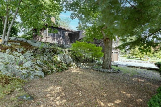 43 Ledgewood Dr, Danvers, MA 01923