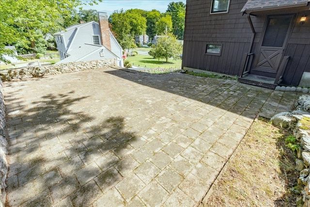 43 Ledgewood Dr, Danvers, MA 01923