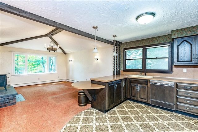 43 Ledgewood Dr, Danvers, MA 01923