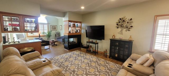 6605 MEADOWLAND Circle, Erie, PA 16509