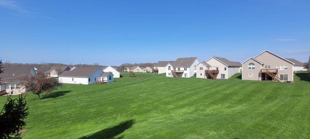6605 MEADOWLAND Circle, Erie, PA 16509