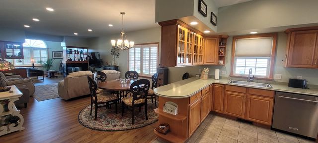 6605 MEADOWLAND Circle, Erie, PA 16509