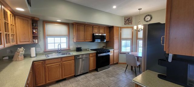 6605 MEADOWLAND Circle, Erie, PA 16509