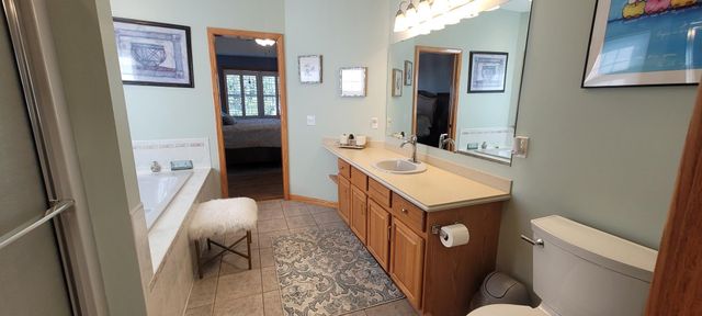6605 MEADOWLAND Circle, Erie, PA 16509