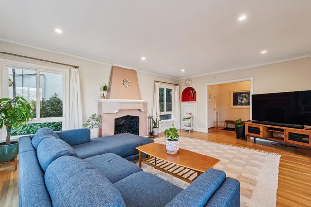 693 Vernon St, Oakland, CA 94610