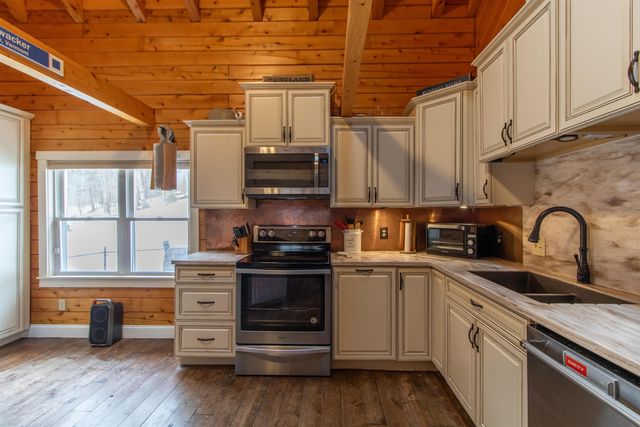 228 Juniper Lane, Lyndon, VT 05851