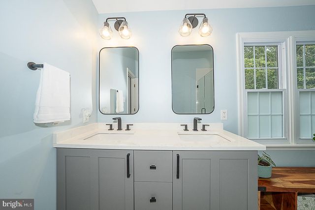 19 ONEIDA CT, Chester Springs, PA 19425