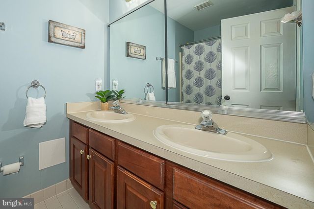 19 ONEIDA CT, Chester Springs, PA 19425