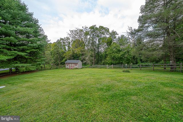19 ONEIDA CT, Chester Springs, PA 19425