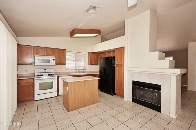 9235 W MICHELLE Drive, Peoria, AZ 85382