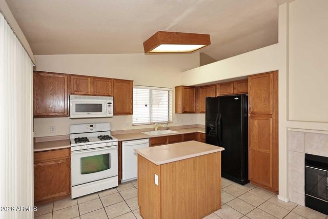 9235 W MICHELLE Drive, Peoria, AZ 85382