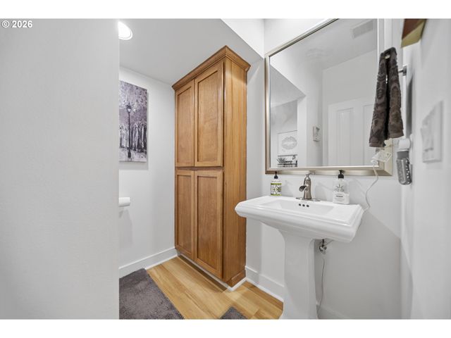 1421 Ne MARKET Dr, Fairview, OR 97024