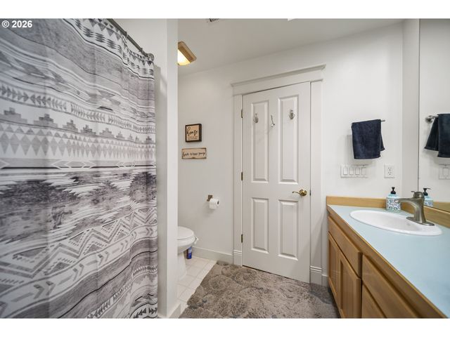 1421 Ne MARKET Dr, Fairview, OR 97024