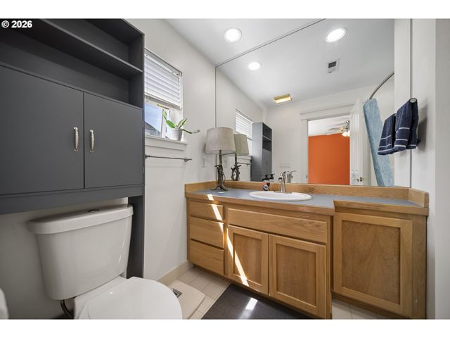 1421 Ne MARKET Dr, Fairview, OR 97024