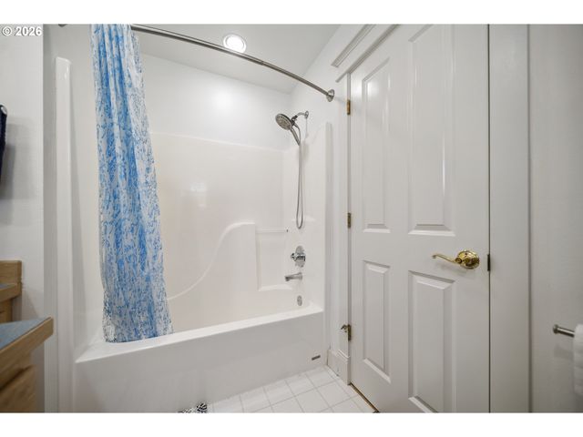 1421 Ne MARKET Dr, Fairview, OR 97024