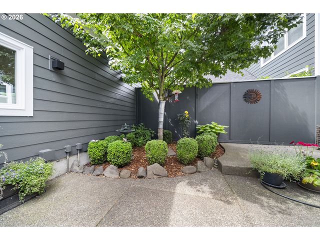 1421 Ne MARKET Dr, Fairview, OR 97024