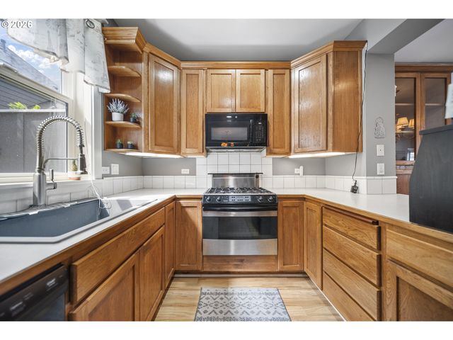 1421 Ne MARKET Dr, Fairview, OR 97024