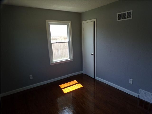 7924 Prospect Avenue, Kansas City, MO 64132