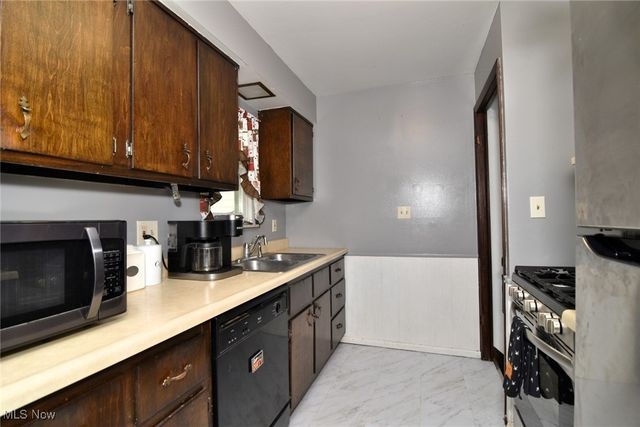 624 Timothy Lane, Cleveland, OH 44109