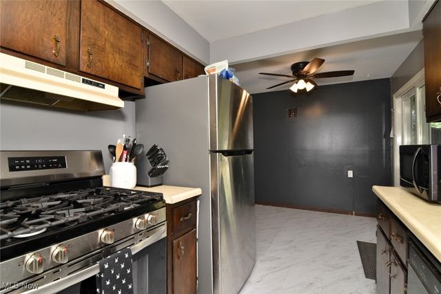 624 Timothy Lane, Cleveland, OH 44109