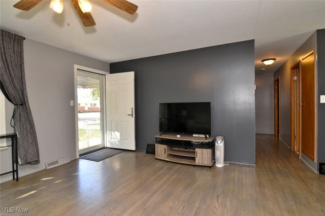 624 Timothy Lane, Cleveland, OH 44109