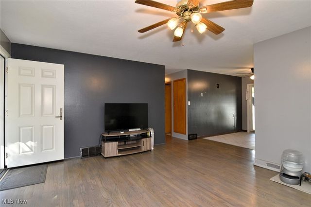 624 Timothy Lane, Cleveland, OH 44109