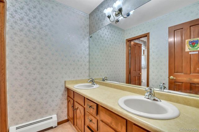 7528 Queen Circle, Arvada, CO 80005