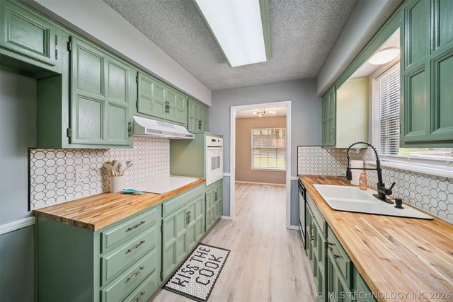3111 Skylane Drive, Sand Springs, OK 74063