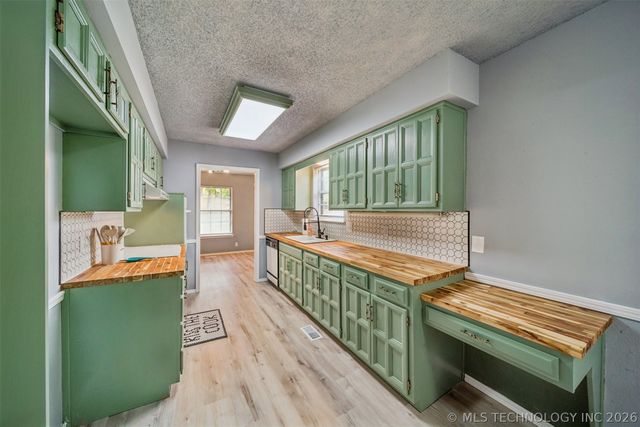 3111 Skylane Drive, Sand Springs, OK 74063