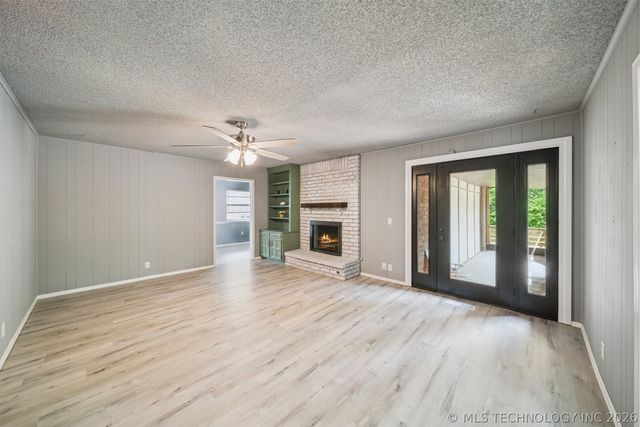 3111 Skylane Drive, Sand Springs, OK 74063