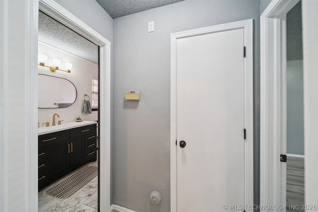 3111 Skylane Drive, Sand Springs, OK 74063