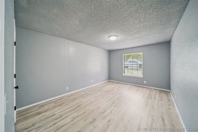 3111 Skylane Drive, Sand Springs, OK 74063