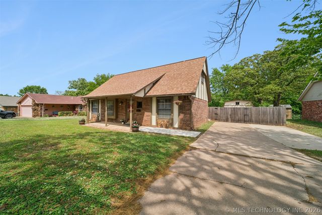 3111 Skylane Drive, Sand Springs, OK 74063