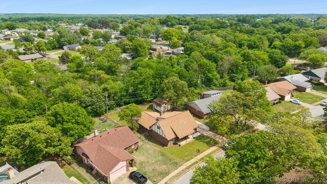 3111 Skylane Drive, Sand Springs, OK 74063