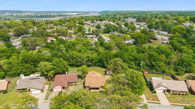 3111 Skylane Drive, Sand Springs, OK 74063