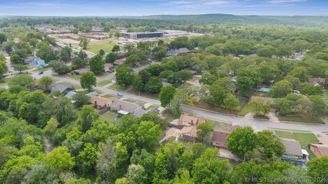 3111 Skylane Drive, Sand Springs, OK 74063