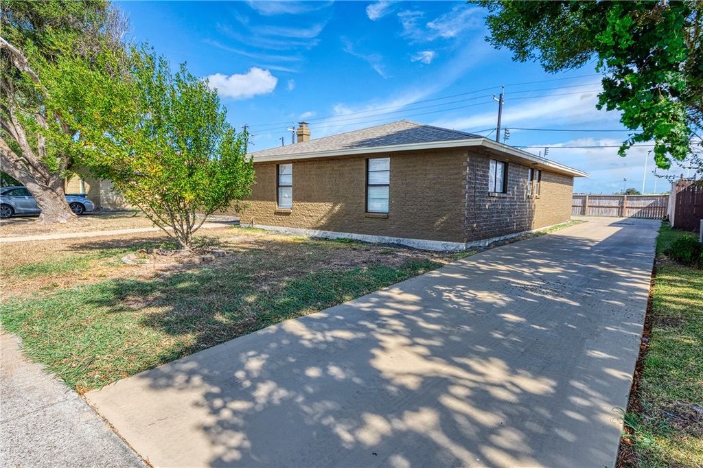 2228 Memorial Pkwy, Portland, TX 78374 — photo 2