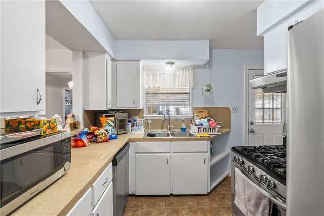 626 Caddo St, Corpus Christi, TX 78412