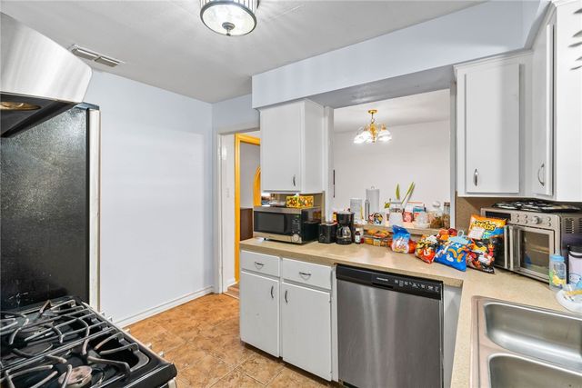 626 Caddo St, Corpus Christi, TX 78412