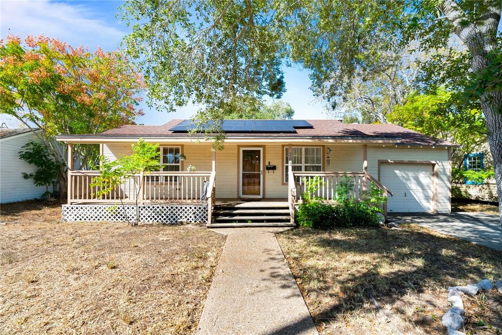 626 Caddo St, Corpus Christi, TX 78412