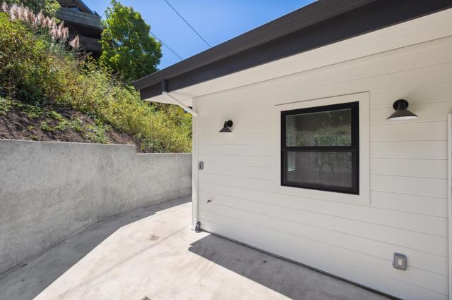 196 Amapola Avenue A, Pacifica, CA 94044