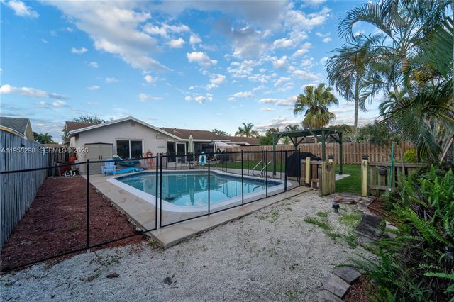 10760 NW 21st St, Sunrise, FL 33322