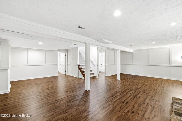 910 Dana Marie Dr, Louisville, KY 40223