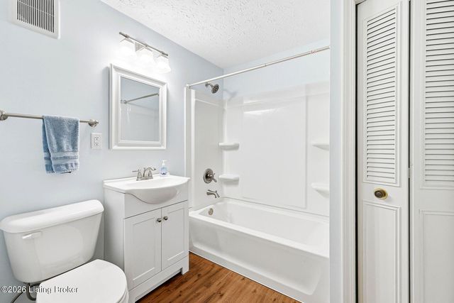 910 Dana Marie Dr, Louisville, KY 40223