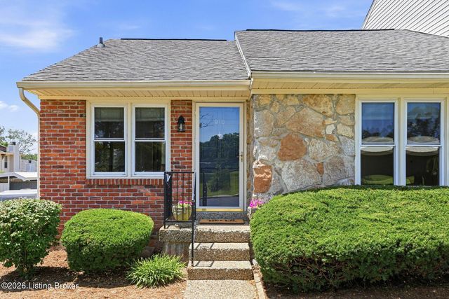 910 Dana Marie Dr, Louisville, KY 40223
